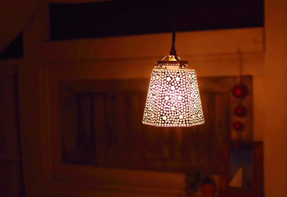 キラキラ 間接照明 エキゾチック モザイクハンギングランプ ステンドグラス風 六角 シーリングライト_画像4
