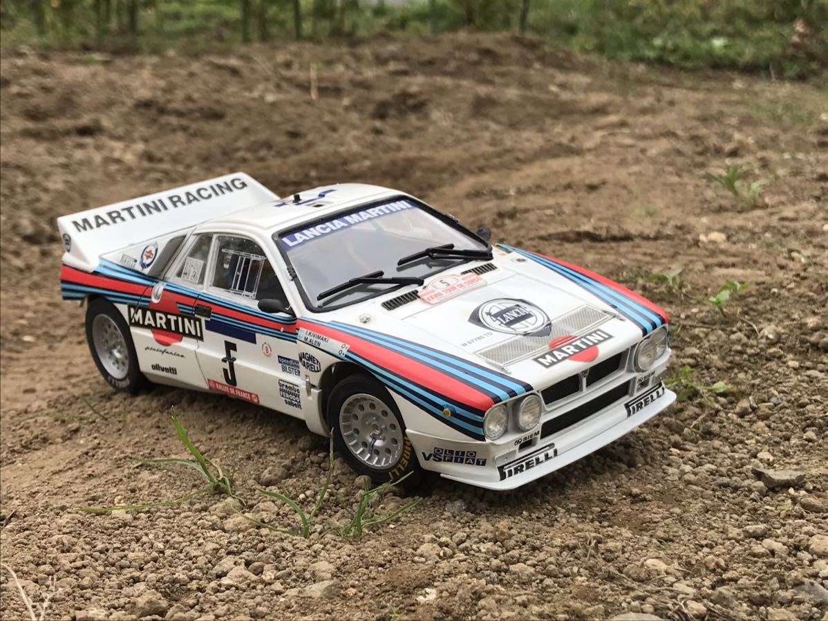 人気を誇る Lancia ラリーカー プラモデル 完成品 1 24 送料無料 ランチア 037 Rally Martini マルティーニ Car 完成品 Labelians Fr