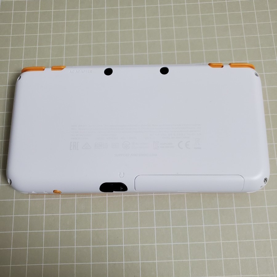 Newニンテンドー2DS LL ホワイト×オレンジ 【任天堂】【3DS】