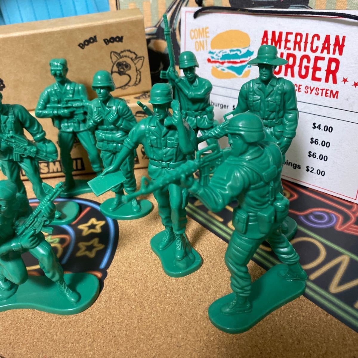 Paypayフリマ 8体セット アメ雑の定番おもちゃ ソルジャートイ 兵隊 グリーンアーミーメン フィギュア アメリカン雑貨 インテリア Paypayフリマ 8体セット アメ雑の定番おもちゃ ソルジャートイ 兵隊 グリーンアーミーメン フィギュア アメリカン雑貨 インテリア