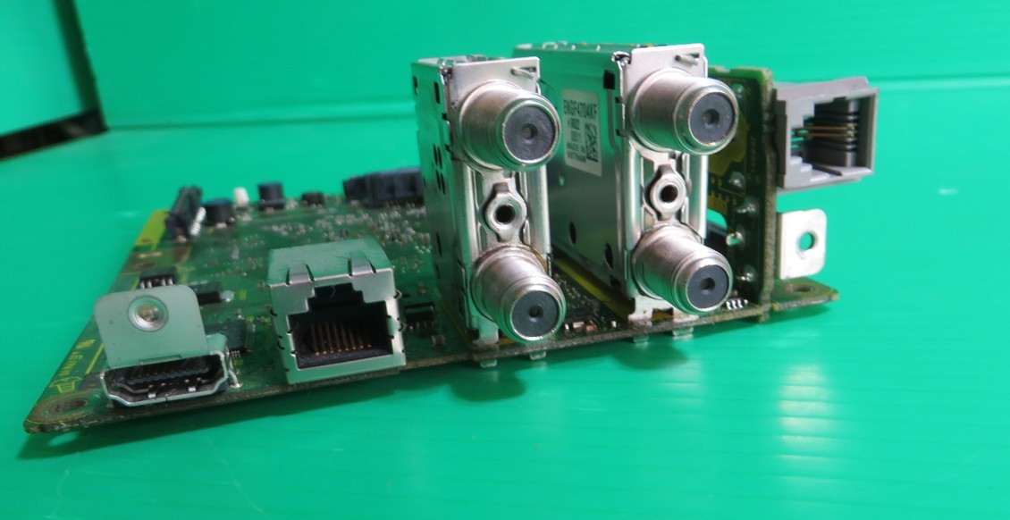 PC-1495■Panasonic　パナソニック　BD レコーダー　DMR-BR570搭載　 デジタル基板　チューナー基板　LAN基板　HDMI 部品_画像4