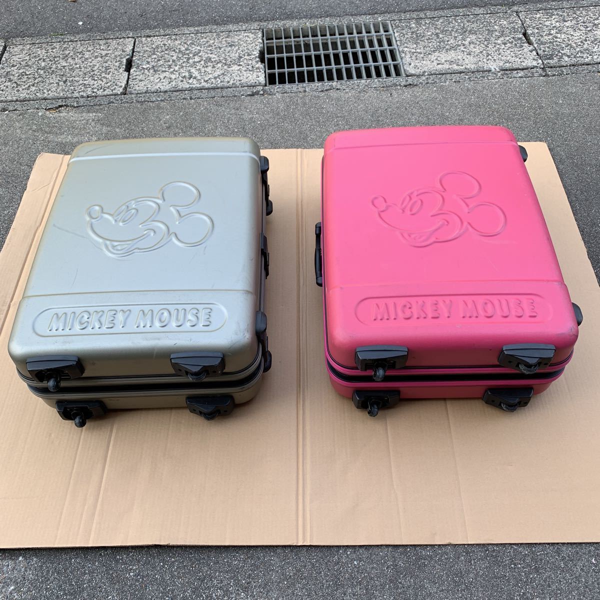 ミッキーマウス　スーツケース　約84L 中古品　2個あり　手渡限定　愛知県大府市　1個の価格です。2個必要な方は個数2で落札して下さい 。_画像1