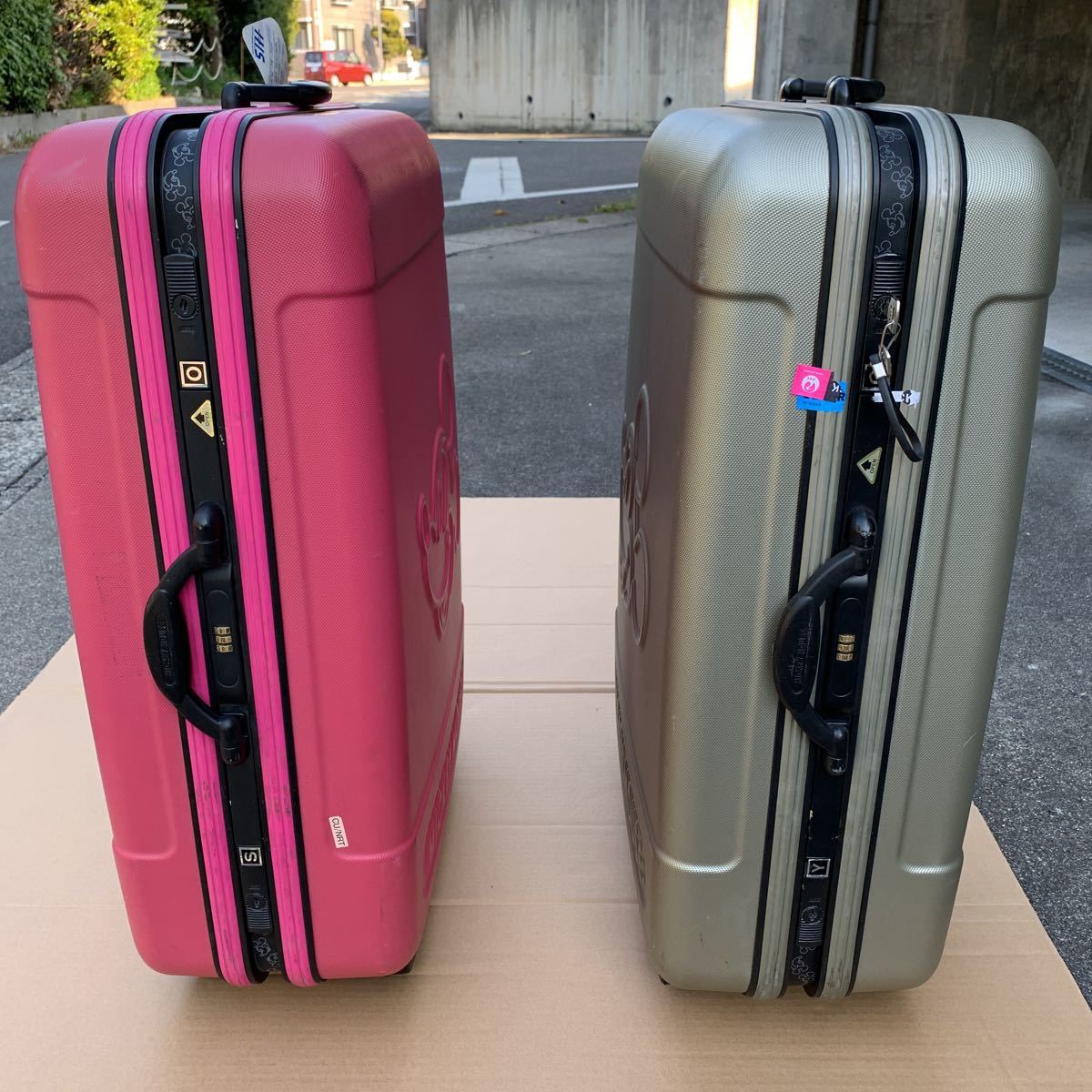 ミッキーマウス　スーツケース　約84L 中古品　2個あり　手渡限定　愛知県大府市　1個の価格です。2個必要な方は個数2で落札して下さい 。_画像2