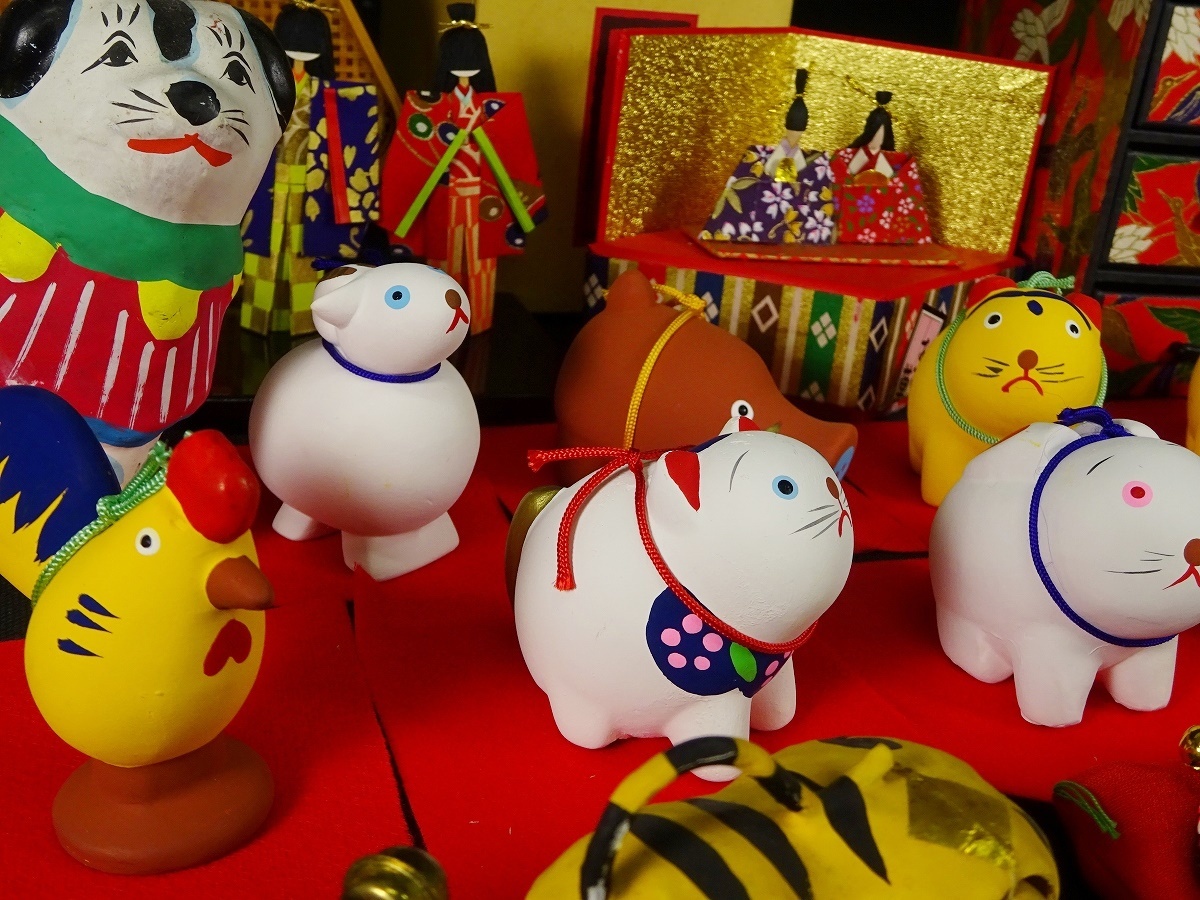 6○郷土玩具 大量 まとめて 日本人形 置物 十二干支 雛 赤ベコ 狛犬 その他 お土産 いろいろ _画像7