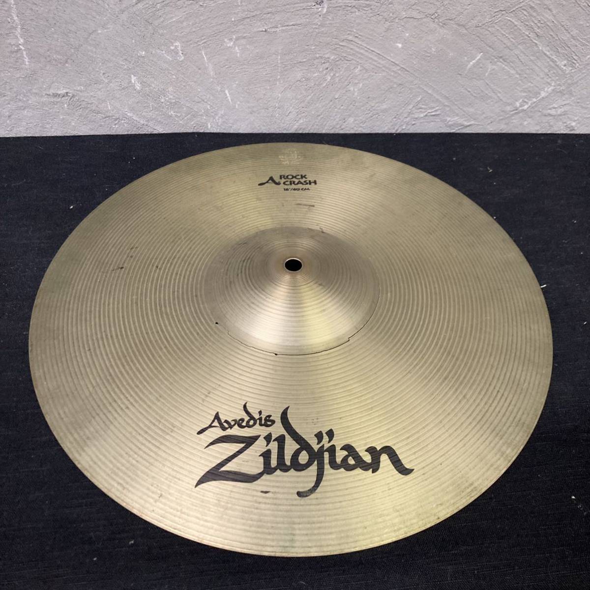 ◯(N3 sa) Zildjian Rock Crash 16” ジャンク 割れ ジルジャン シンバル ドラム パイステ ケース付き (Ω0360)_画像1