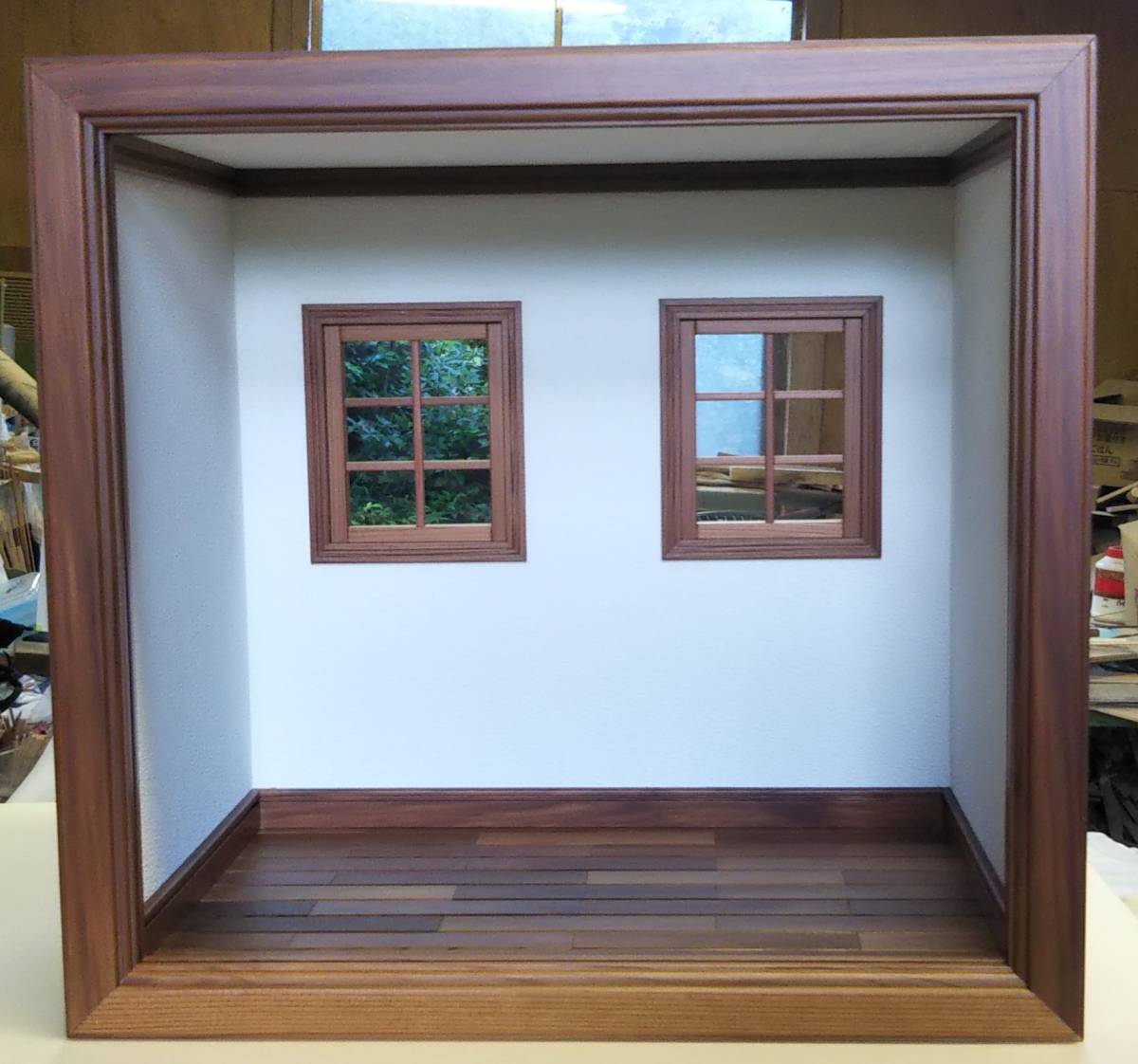 窓付き人形ケース（生地色＼茶・中型）ドールハウス