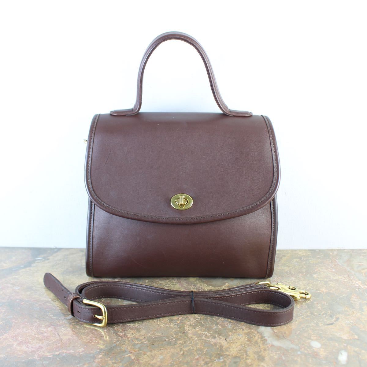 OLD COACH TURN LOCK LEATHER 2WAY SHOULDER BAG MADE IN USA/ Old Coach Turn lock leather 2way shoulder bag 