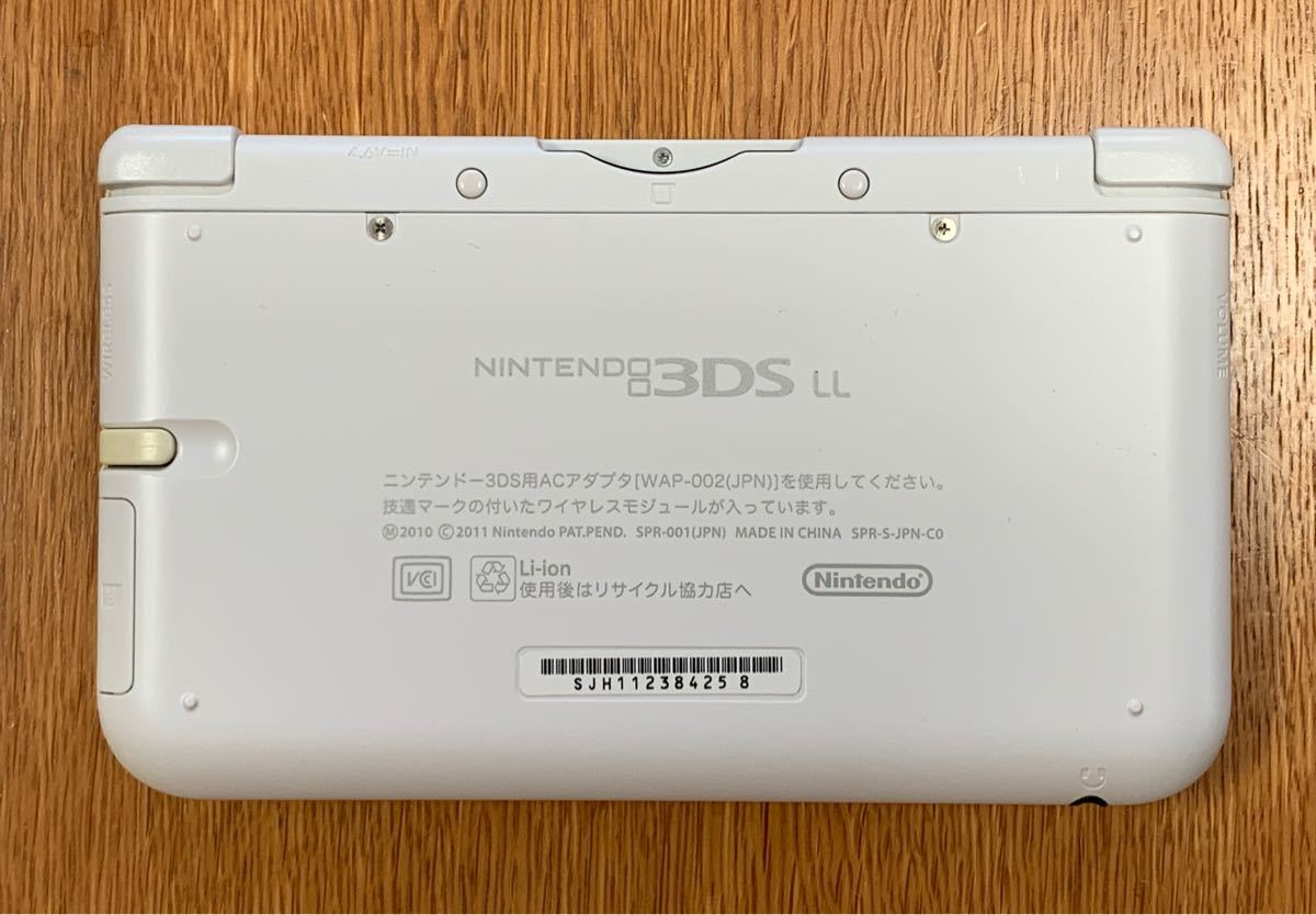 ニンテンドー3DS LL ホワイト　専用タッチペン　別売ACアダプタ　取扱説明書付き