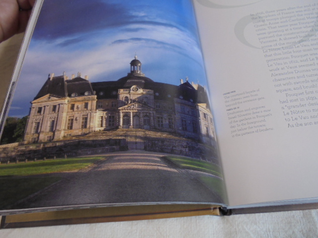 洋書ヴォー・ル・ヴィコント城のい美しい写真集　歴史　ルヴォー、ルブラン、ルノートルによって考案された17世紀の壮大な城と庭園