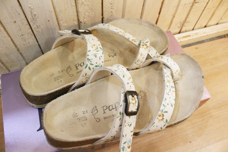 ★ビルケンシュトック BIRKEN STOCK Papillio / パピリオ 小花柄レディースサンダル 22.5cm レディース 靴 ホワイト×ベージュ系 ★_画像3