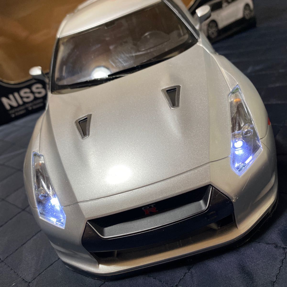 ラジコンカー　NISSAN GT-R