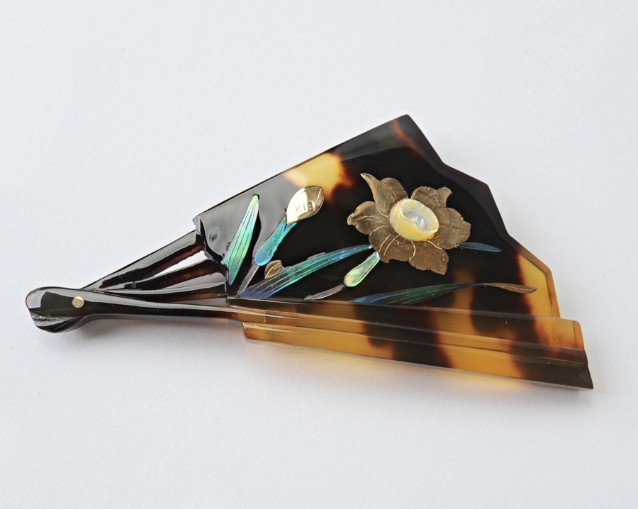 鼈甲 べっ甲 帯留 扇子型 K18 金青貝象嵌 花文 水仙 和装小物 着物