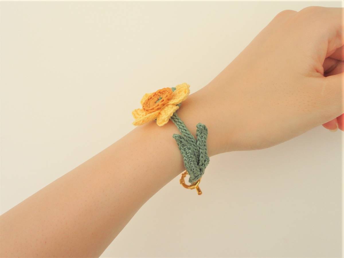 * metal allergy correspondence * daffodil. bracele *YE* lacework * metal allergy correspondence * hand made *a611