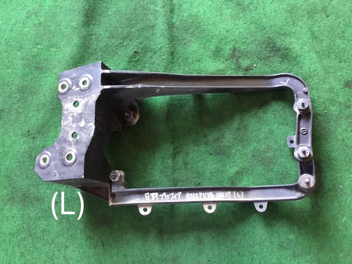 52132-1064 H.19年 日野 プロフィア ヘッドライト ブラケット (L) A 21925 即日発送可 GN2PVW P11C ランプ HID_画像1