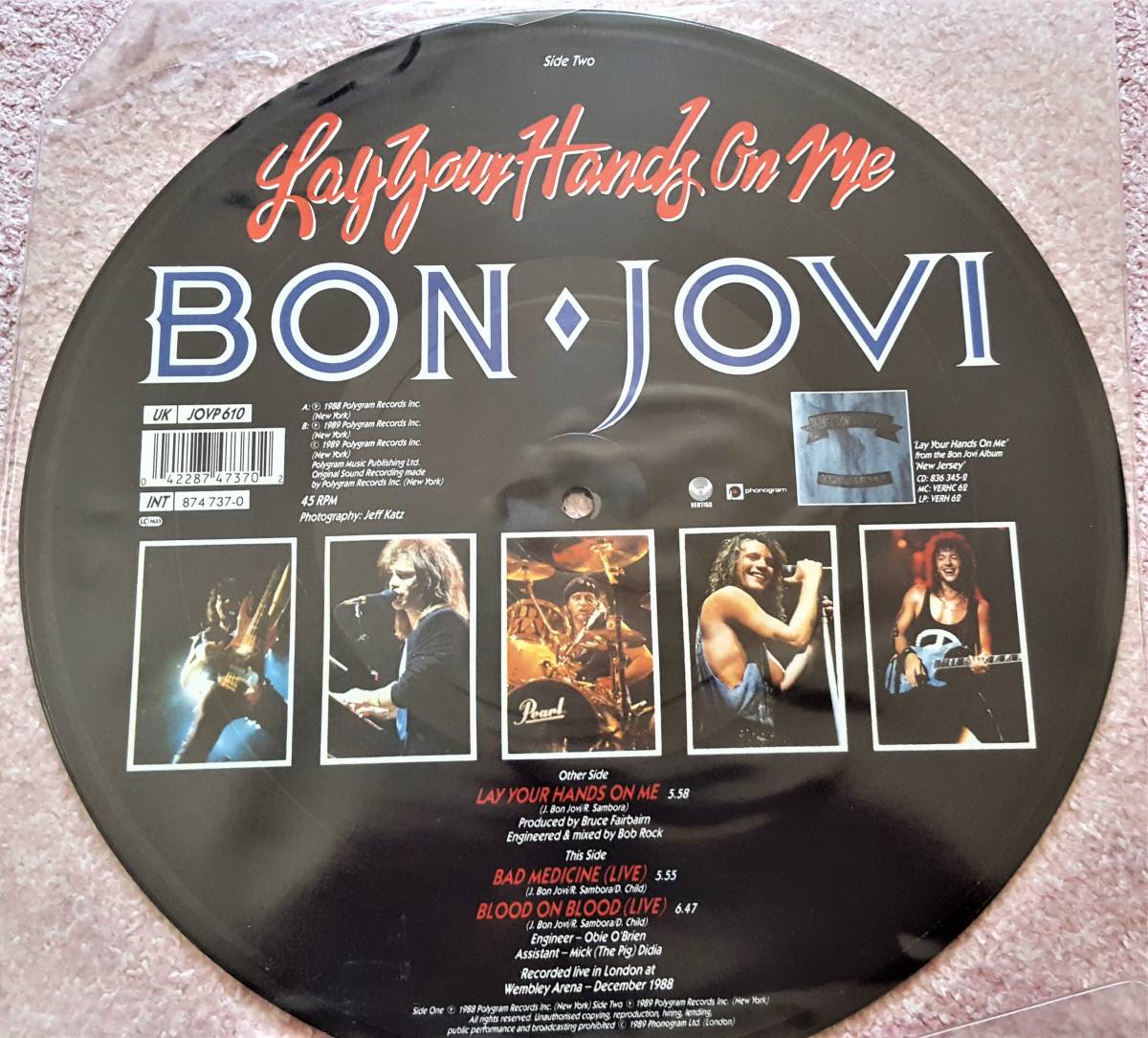 BON JOVI　ボン・ジョヴィ　Lay Your Hands On Me　UK盤 10” シングルレコード　JOVP 610　：　Bad Medicine 他 ライブバージョン収録_画像6