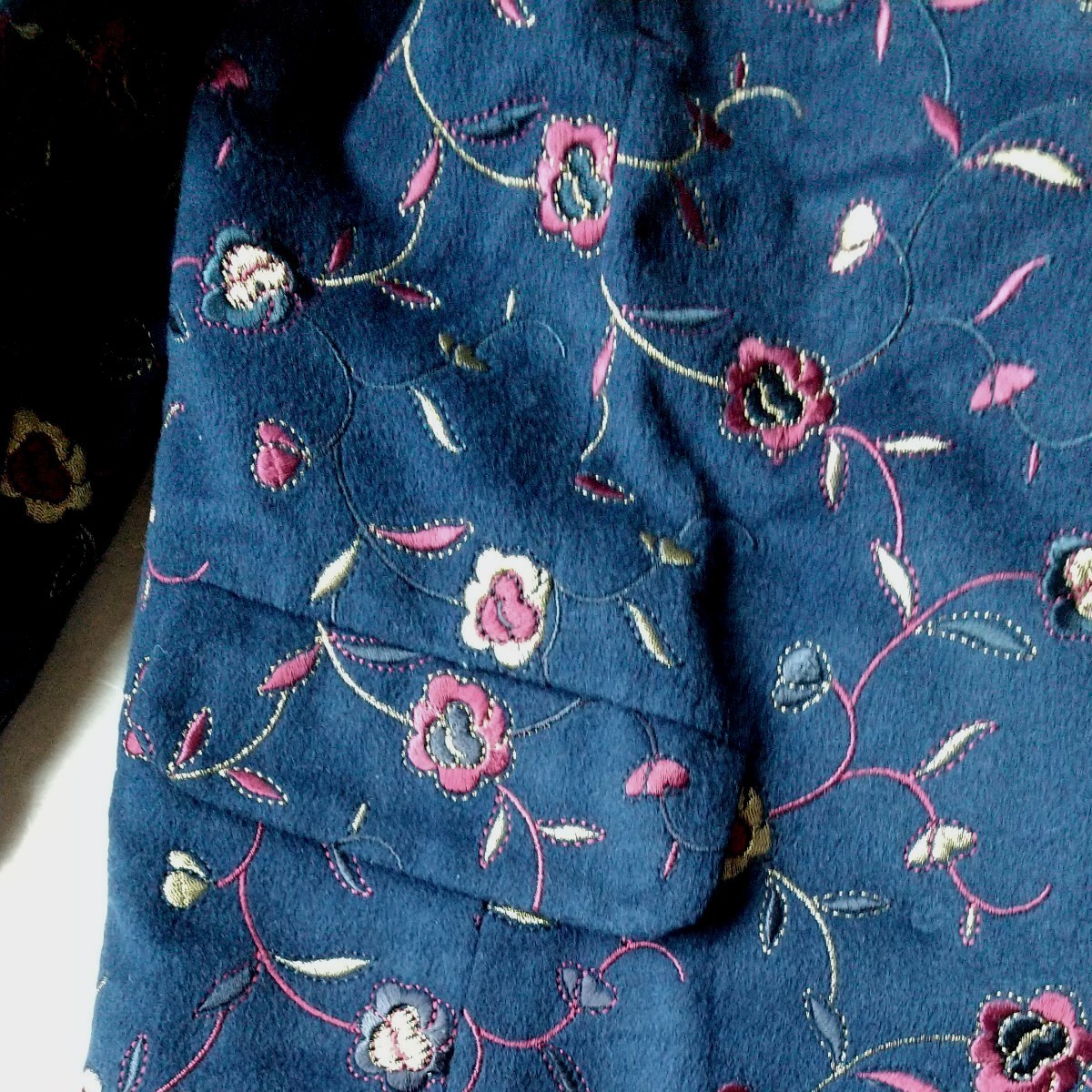 カシミア混ウールのフランス製生地 ロングコート ネイビー生地に刺繍