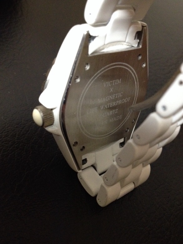 超美品　箱付　日本製　MAGNETIC × VICTIM ビクティム　クォーツ式 3針 アナログ カレンダー 腕時計 ウォッチ ホワイト　J-12型_画像4