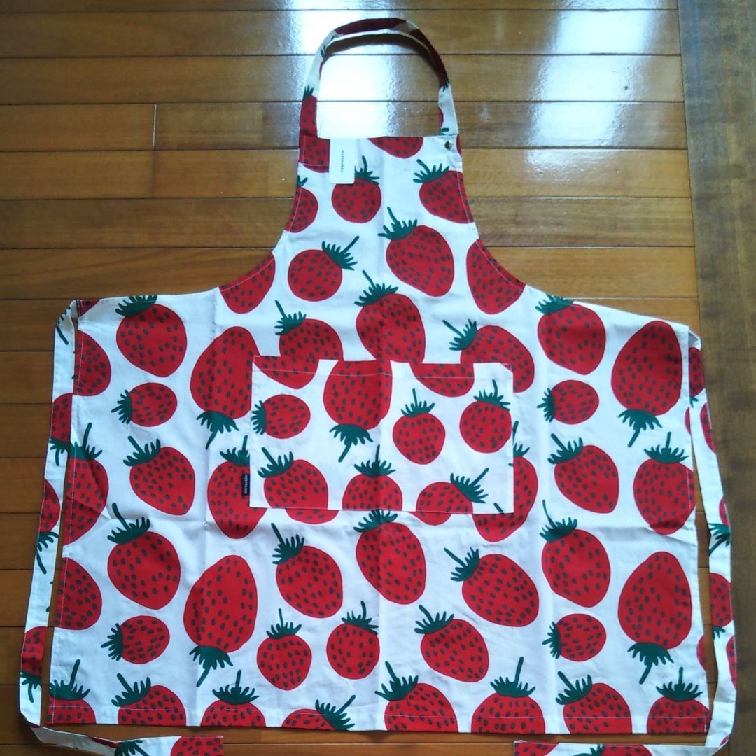 新品marimekko マリメッコ いちご柄エプロン マンシッカ|Yahoo 新品marimekko マリメッコ いちご柄エプロン マンシッカ|Yahoo
