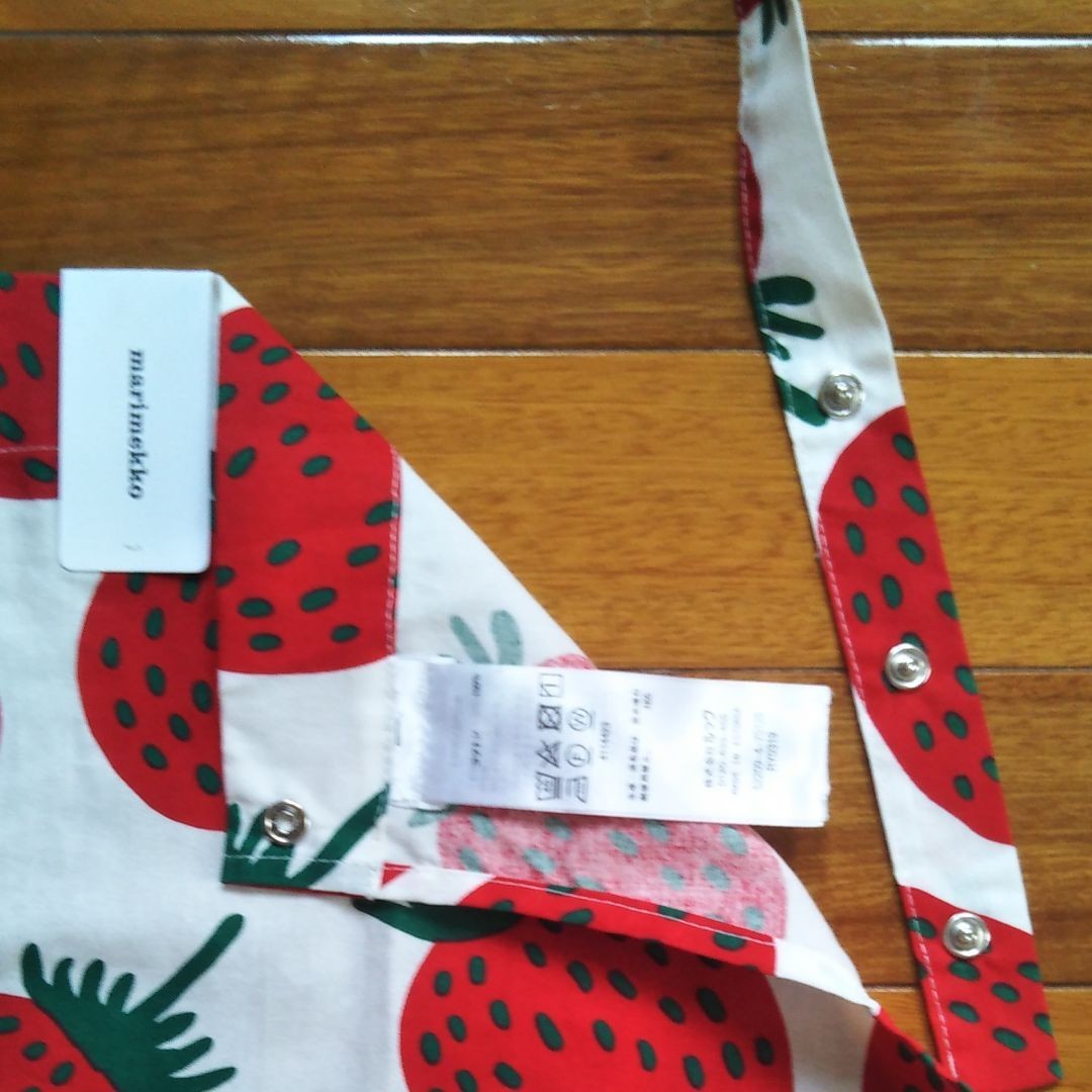 新品marimekko マリメッコ いちご柄エプロン マンシッカ|Yahoo 新品marimekko マリメッコ いちご柄エプロン マンシッカ|Yahoo