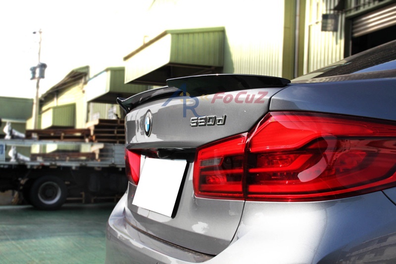 2点セット BMW 5シリーズ G30 セダン 各色付 塗装 リアルーフスポイラー Vタイプ ＋ トランクスポイラー M4タイプ セット_画像4