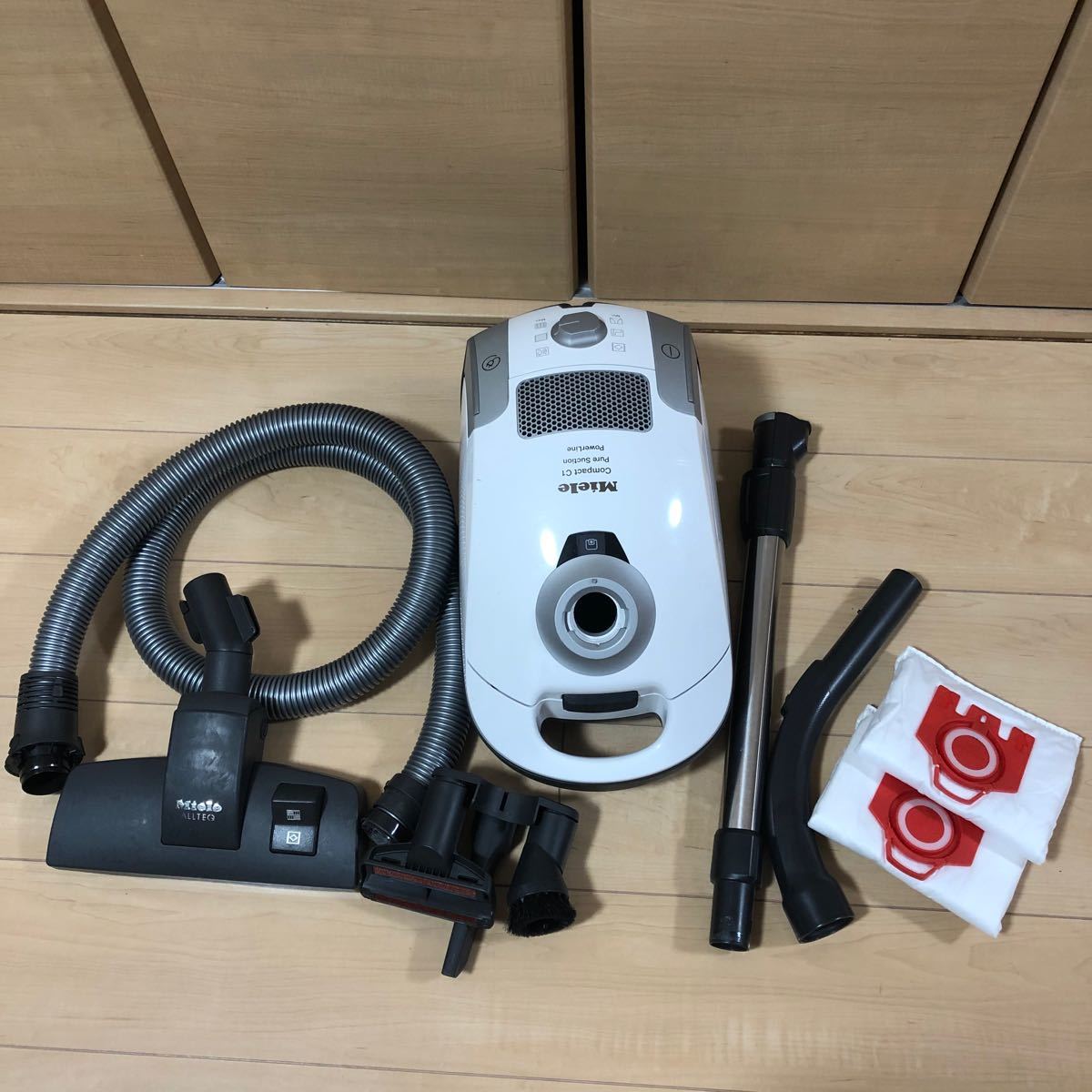 Miele ミーレ 掃除機 Compact C1 SCAO3|Yahoo!フリマ(旧PayPay Miele ミーレ 掃除機 Compact C1 SCAO3|Yahoo!フリマ(旧PayPay