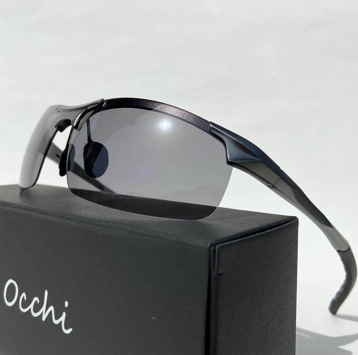 新品 OCCHI 調光　偏光サングラス レンズUV400 軽量  明るさで変わる