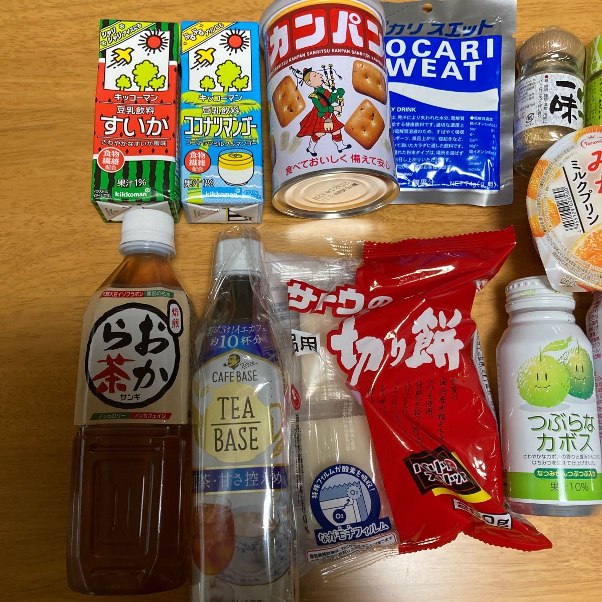 食品まとめ売り　お茶・ポカリ・カンパン・調味料など