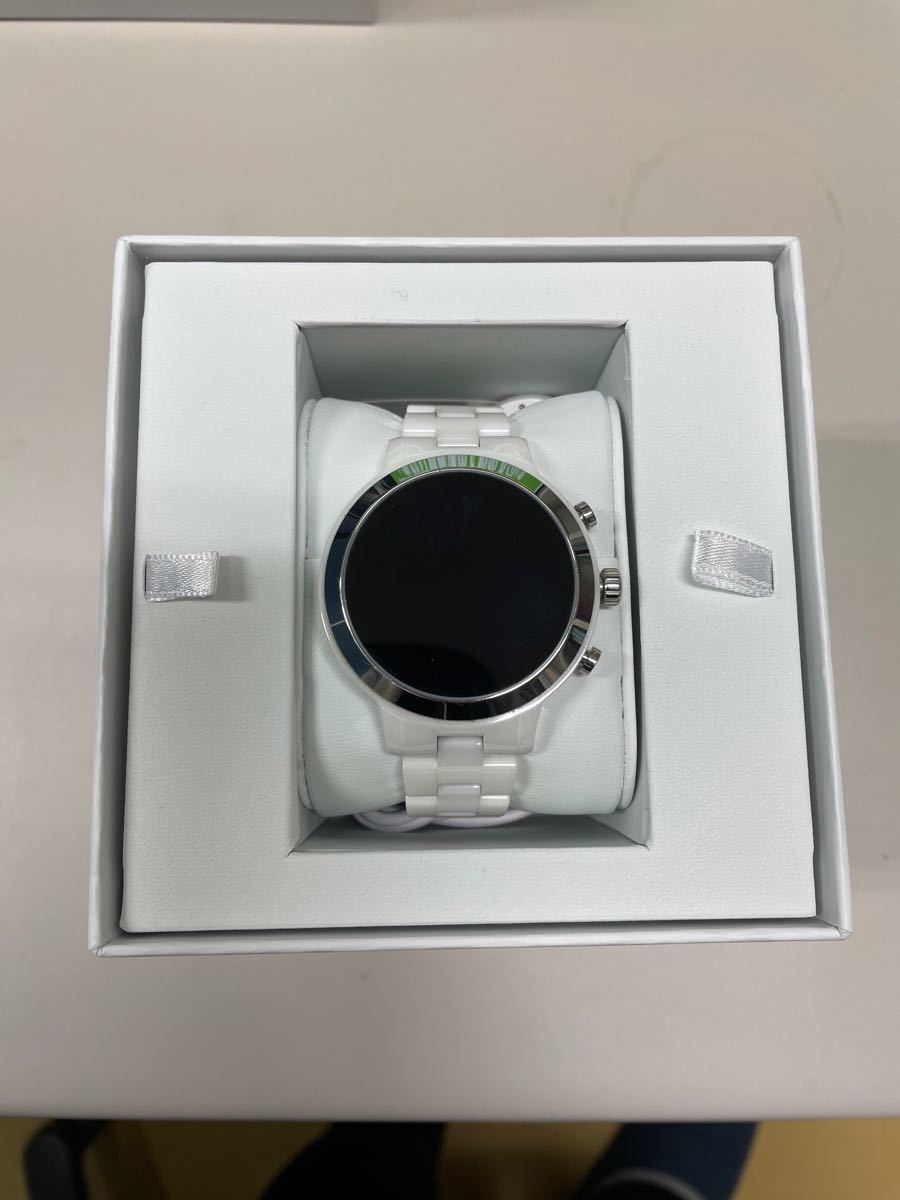 マイケルコースのスマートウォッチです(¥45,000) sler.com.br