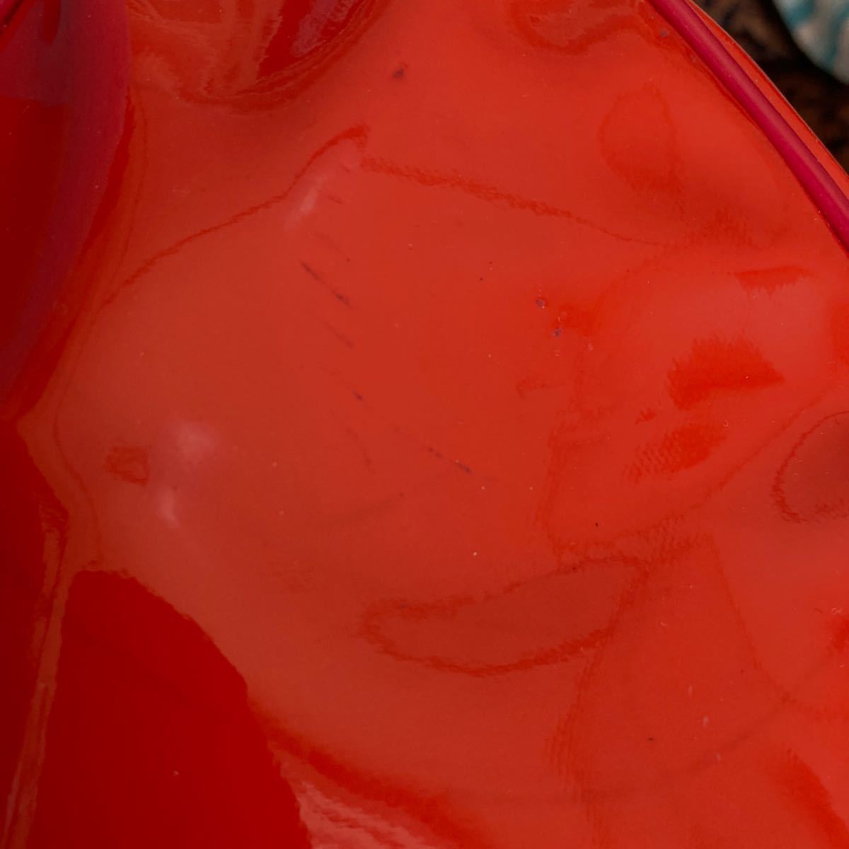 化粧ポーチ　インナーバッグ　赤エナメル　くちびる型　トラベルポーチ