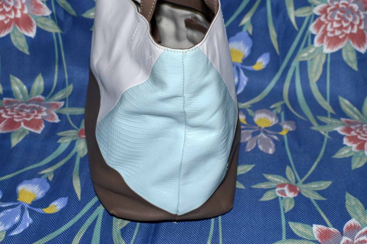 ＭＯＤＡＬＬ　モダール・皮革のパッチワーク風　トートバッグ　サイズ：２３㎝X２８㎝X１４㎝（中古）_画像7