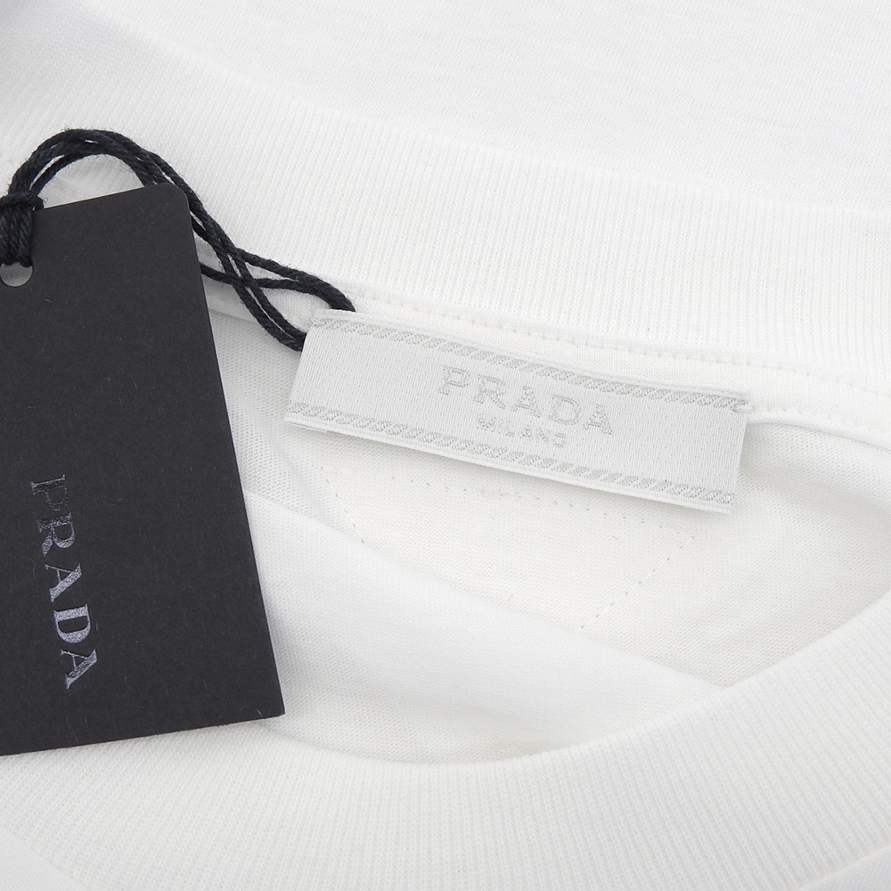 未使用 プラダ タグ付 2021年商品 三角ロゴPRADAタグ クルーネック