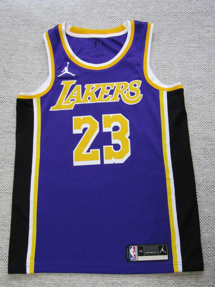 驚きの価格  美品 スウィングマン NBA LAKERS レブロン・ジェームズ #23 ロサンゼルスレイカーズ ジョーダンブランド SWINGMAN ナイキ製 ユニフォーム Lサイズ