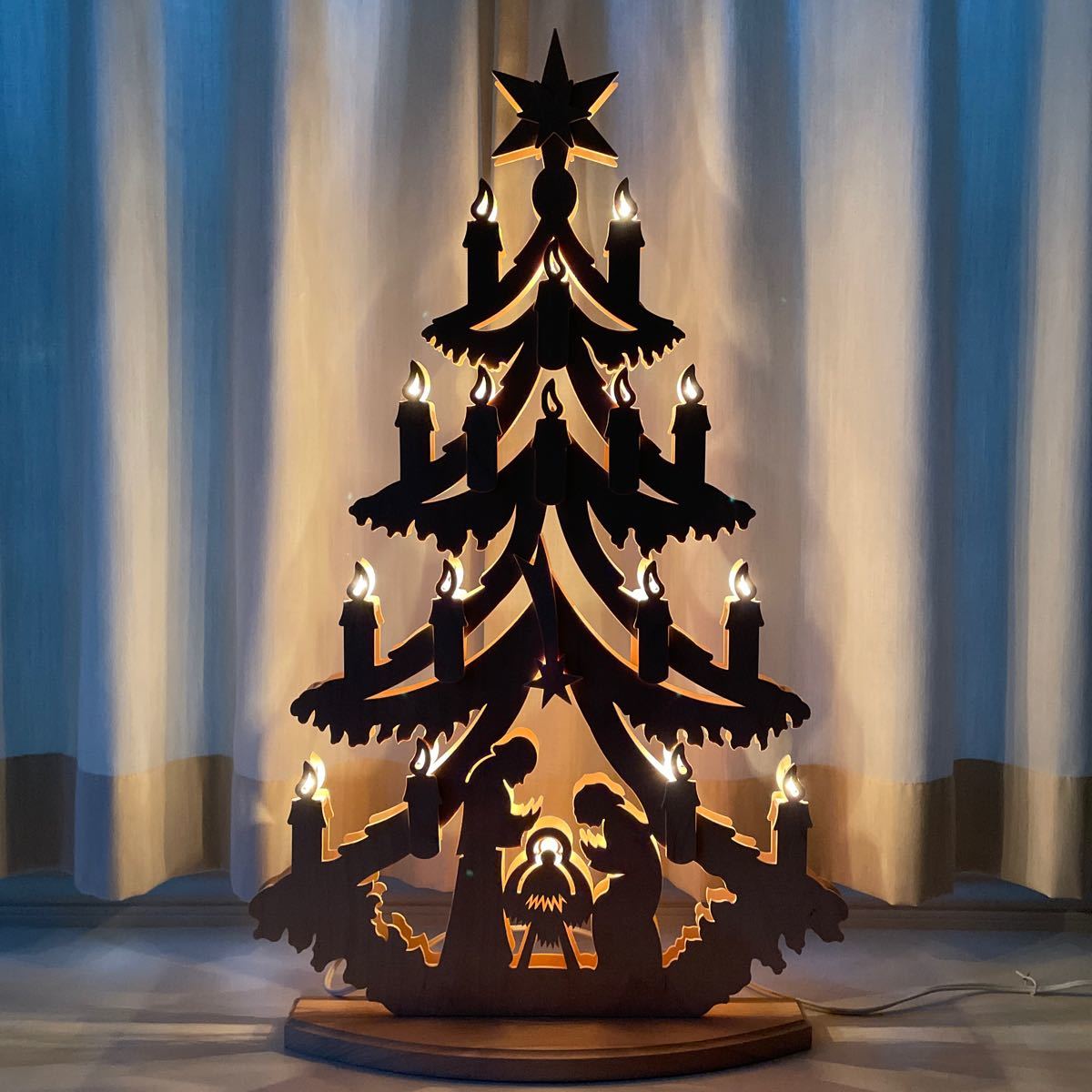 Paypayフリマ ドイツ ラタグス社製の光の窓飾り クリスマスツリー聖家族