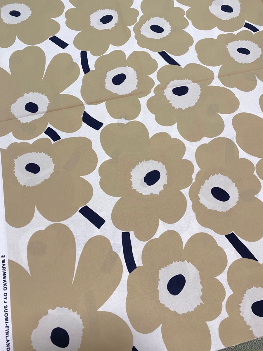 marimekko ピエニウニッコ ベージュx薄ベージュx黒ハンドメイド  マリメッコ はぎれ