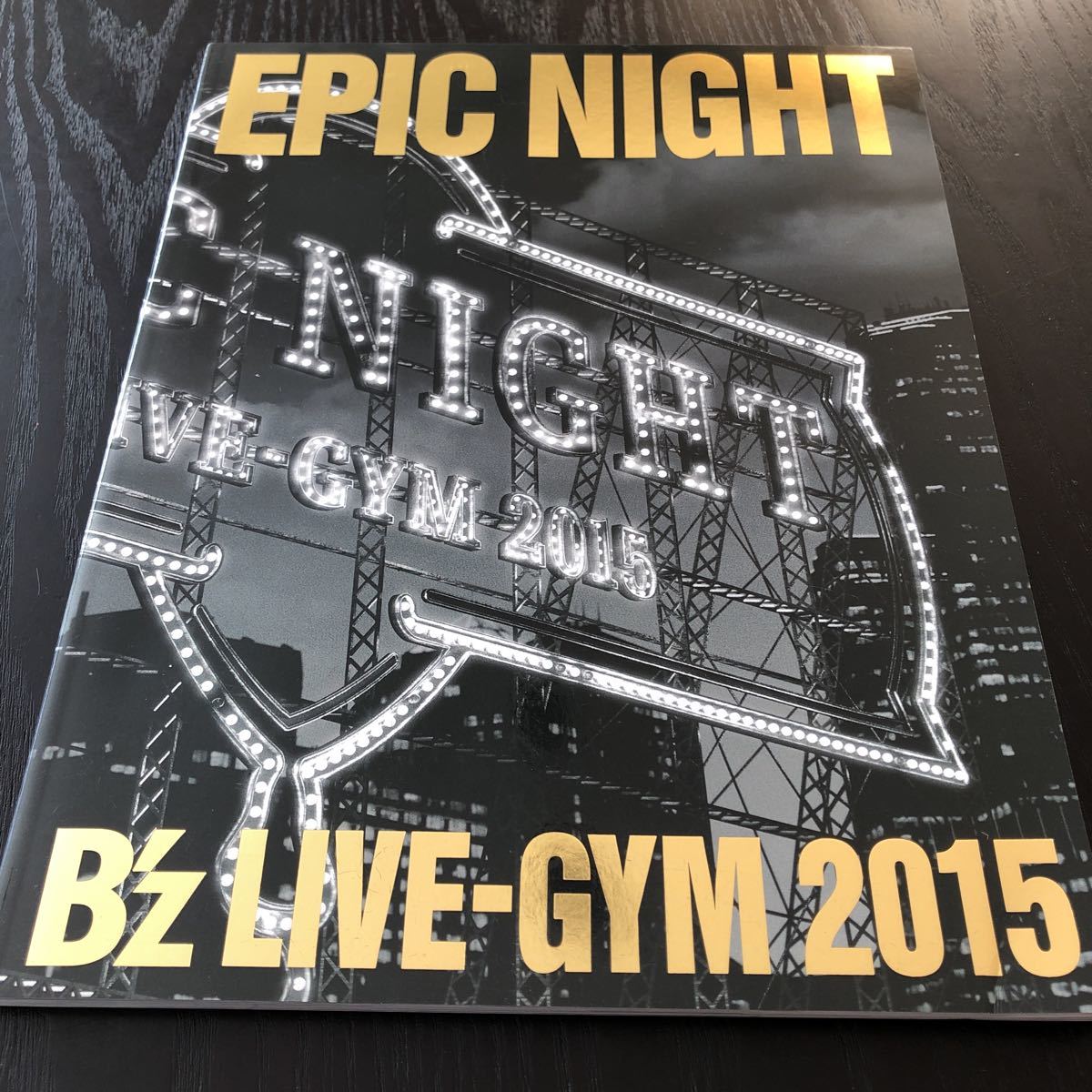 さ47 EPICNIGHT B'zLIVEGYM2015 写真集　ビーズ　ライブ　歌手　芸能　ミュージシャン　男性　ギター　_画像1