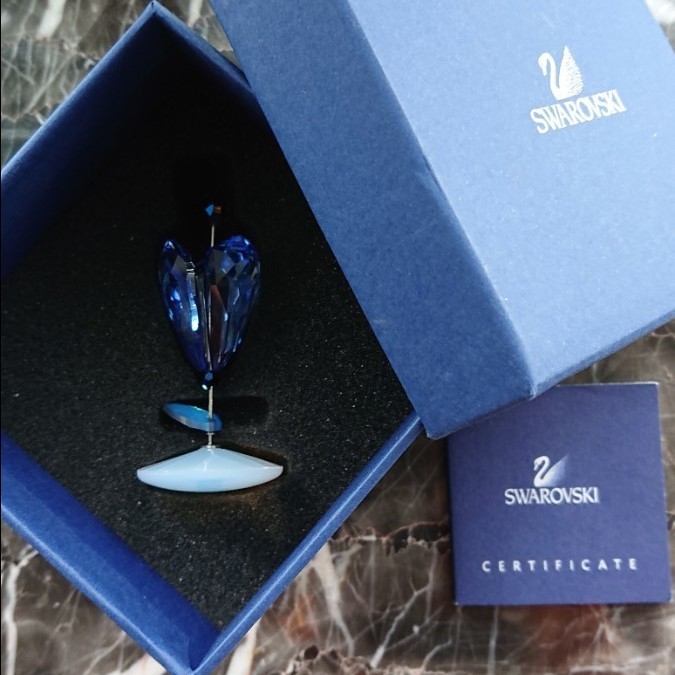 スワロフスキー Juliette サファイア ロッキングフラワー 箱付き スワロフスキー Juliette サファイア ロッキングフラワー 箱付き