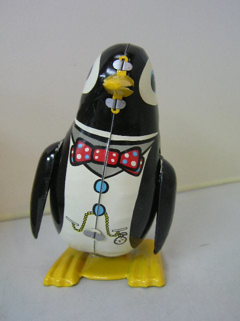  Showa Retro * TOYS CLUB tin plate *zen my walking penguin black made in Japan *