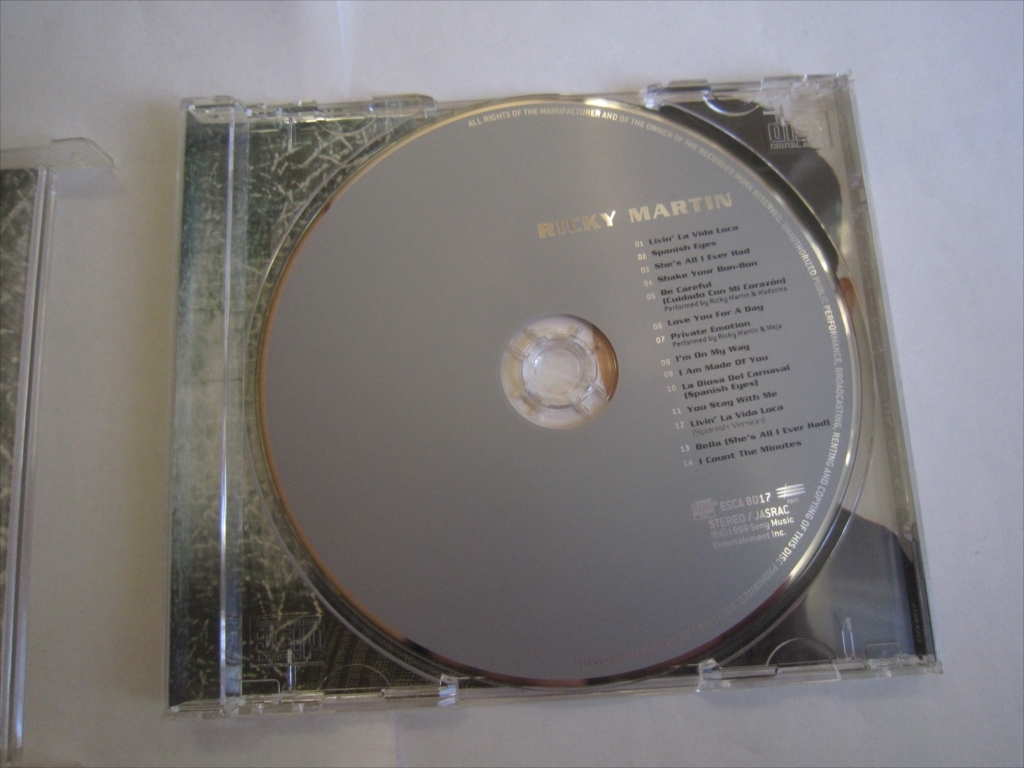 再生動作確認済　CD　RICKY　MARTIN　リッキー・マーティン～ヒア・アイ・アム～　全14曲_画像2