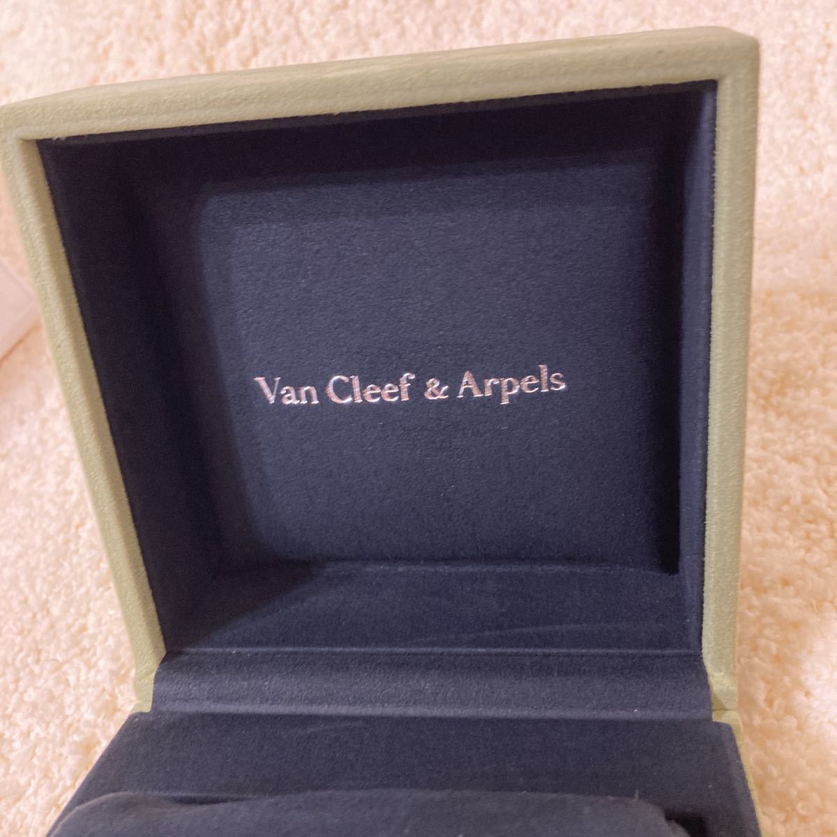 ヴァンクリーフ&アーペル　時計　空箱　アルハンブラ　腕時計　ウォッチ　アクセサリー　van cleef & arpels ヴァンクリーフ ブレスレット_画像4