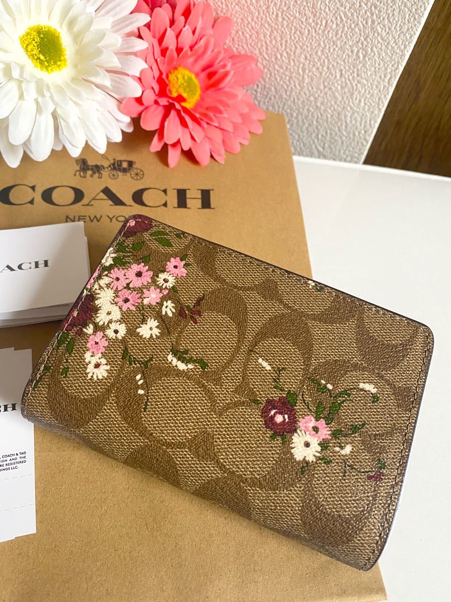 コーチCOACH最新作二つ折りミニ財布♡花柄フラワー×シグネチャーフローラル