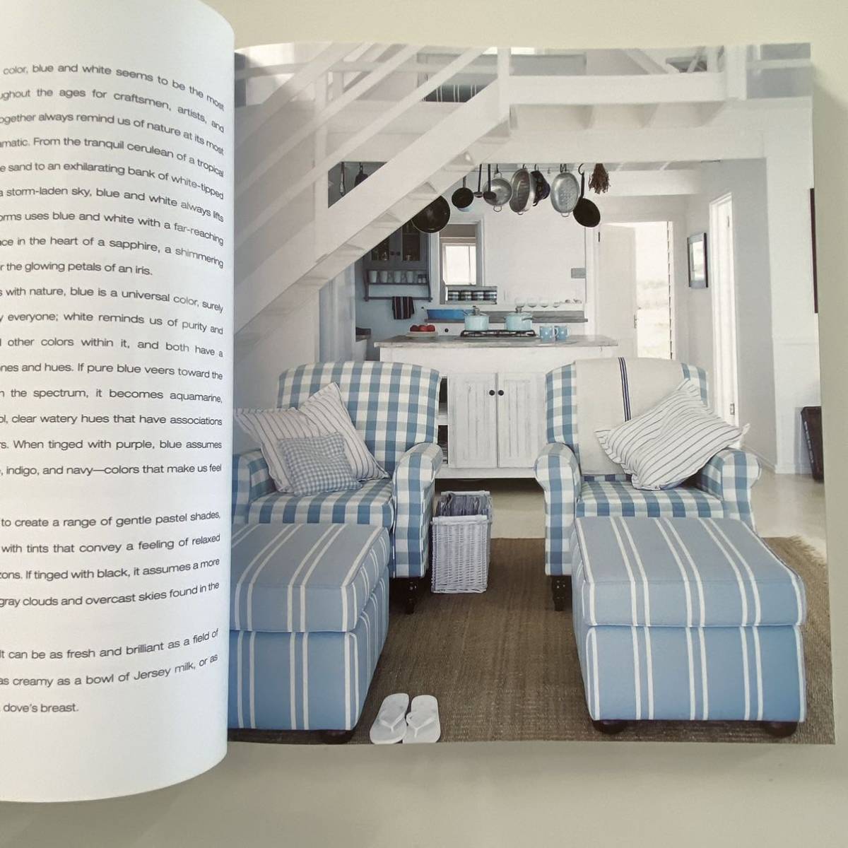 ★洋書　「Decorating with Blue and White」mark scott ★インテリア　雑貨　青と白　海　写真集　ハードカバー