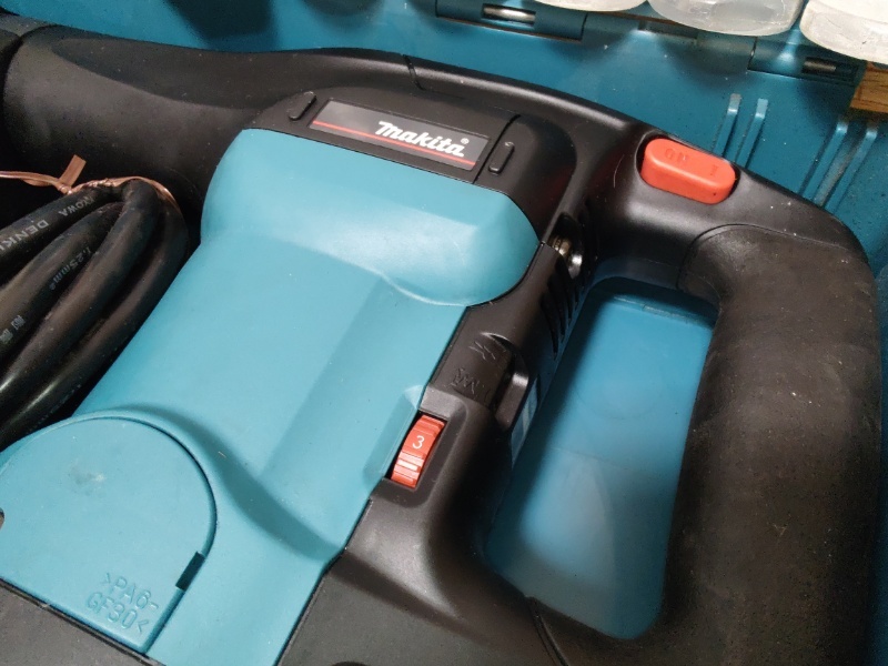 美品 マキタ 電動ハンマ HM0860C 専用ケース付き プルポイント5本