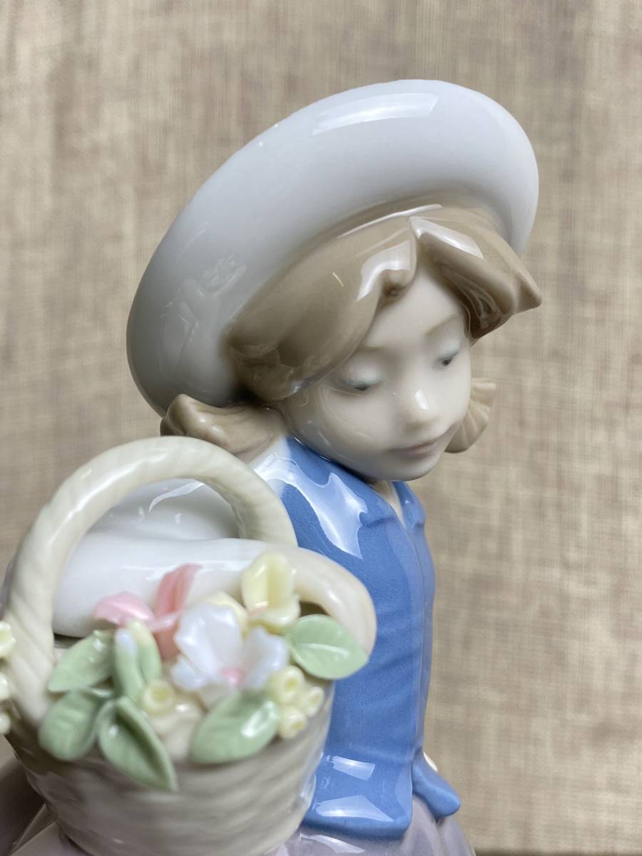 税込】 【希少】リヤドロ 『甘い花の香り』 NO.5221フィギュリン 公式ショッピングサイト 【希少】リヤドロ NO.5221フィギュリン 『甘い花の香り』 食器