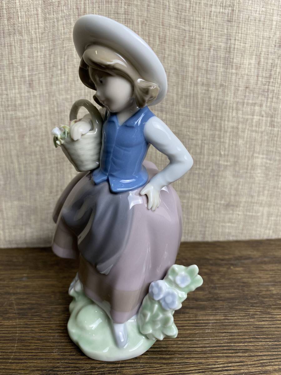 美品 LLADRO リヤドロ No.5221『甘い花の香り』少女 陶器 人形 希少 フィギュリン 置物(管理ID 3739) 公式ショッピングサイト 【希少】リヤドロ NO.5221フィギュリン 『甘い花の香り』 食器