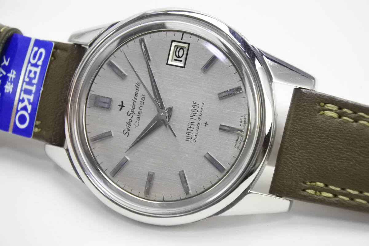 ☆1960年代国産名機 SEIKO ＳＰＯＲＴＳＭＡＴＩＣ CALENDA １９石 J13057 絹目文字磐 自動巻紳士腕時計 お洒落純正SEIKOベルト　美品_画像2