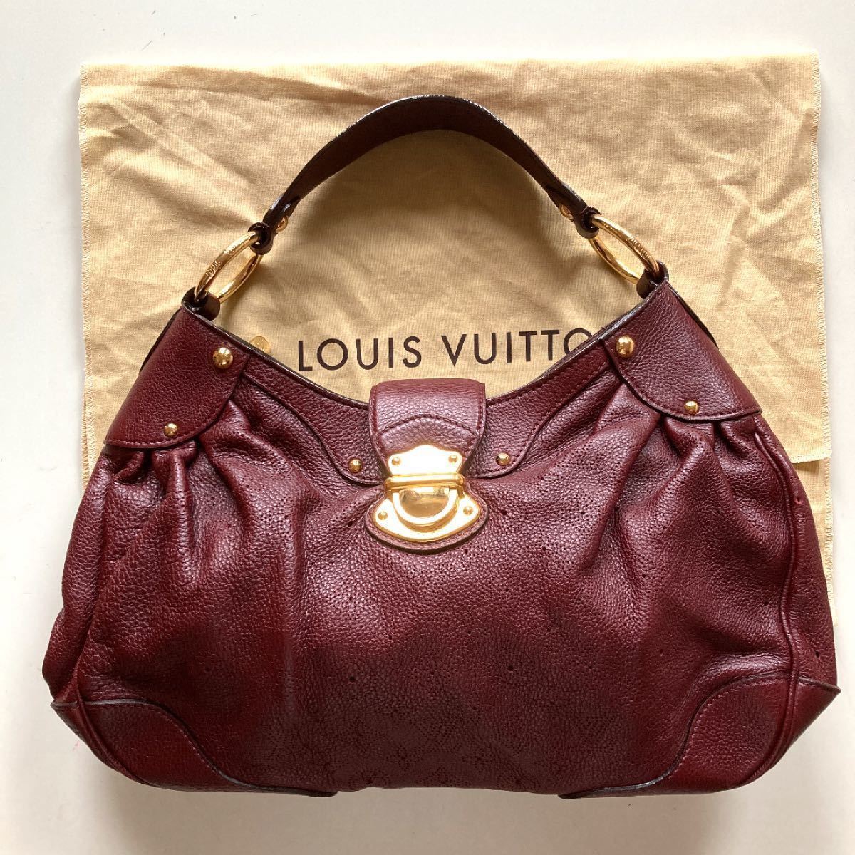 Louis Vuitton ルイヴィトン マヒナ ソーラーPM