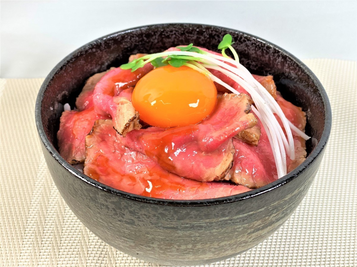  food sample roast beef porcelain bowl egg yolk to place on the truth thing large the truth thing size food replica Roast beef bowl with egg yolk on it