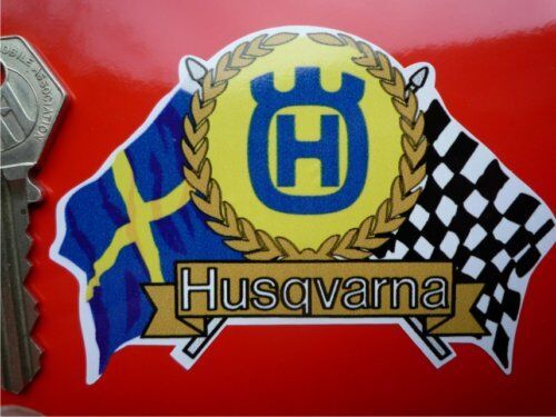 ★送料無料★HUSQVARNA Flag Sticker Decal ハスクバーナ フラッグ ステッカー デカール 95mm x 65mm_画像1