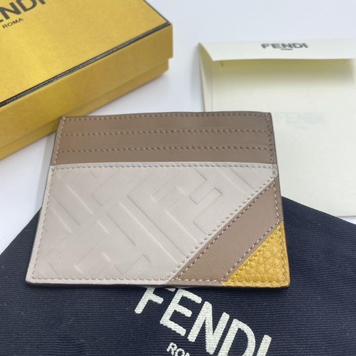 フェンディ FENDI カードケース 名刺入れ パスケース ホワイト