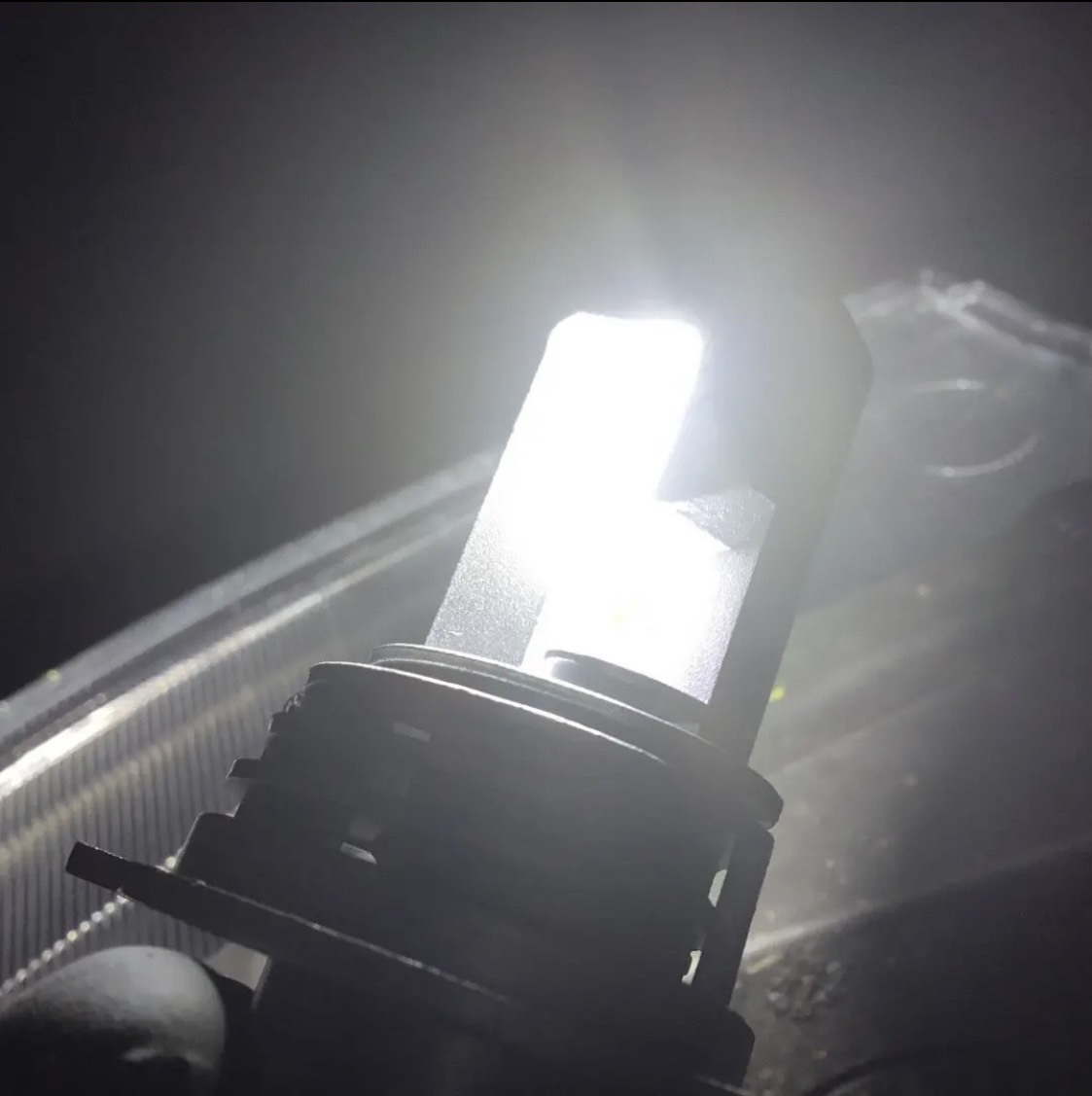 YAMAHA ヤマハ ドラッグスター 1996-1999 4TR LEDヘッドライト Hi/Lo H4 M3 バルブ バイク用 1灯 ホワイト 交換用_画像2